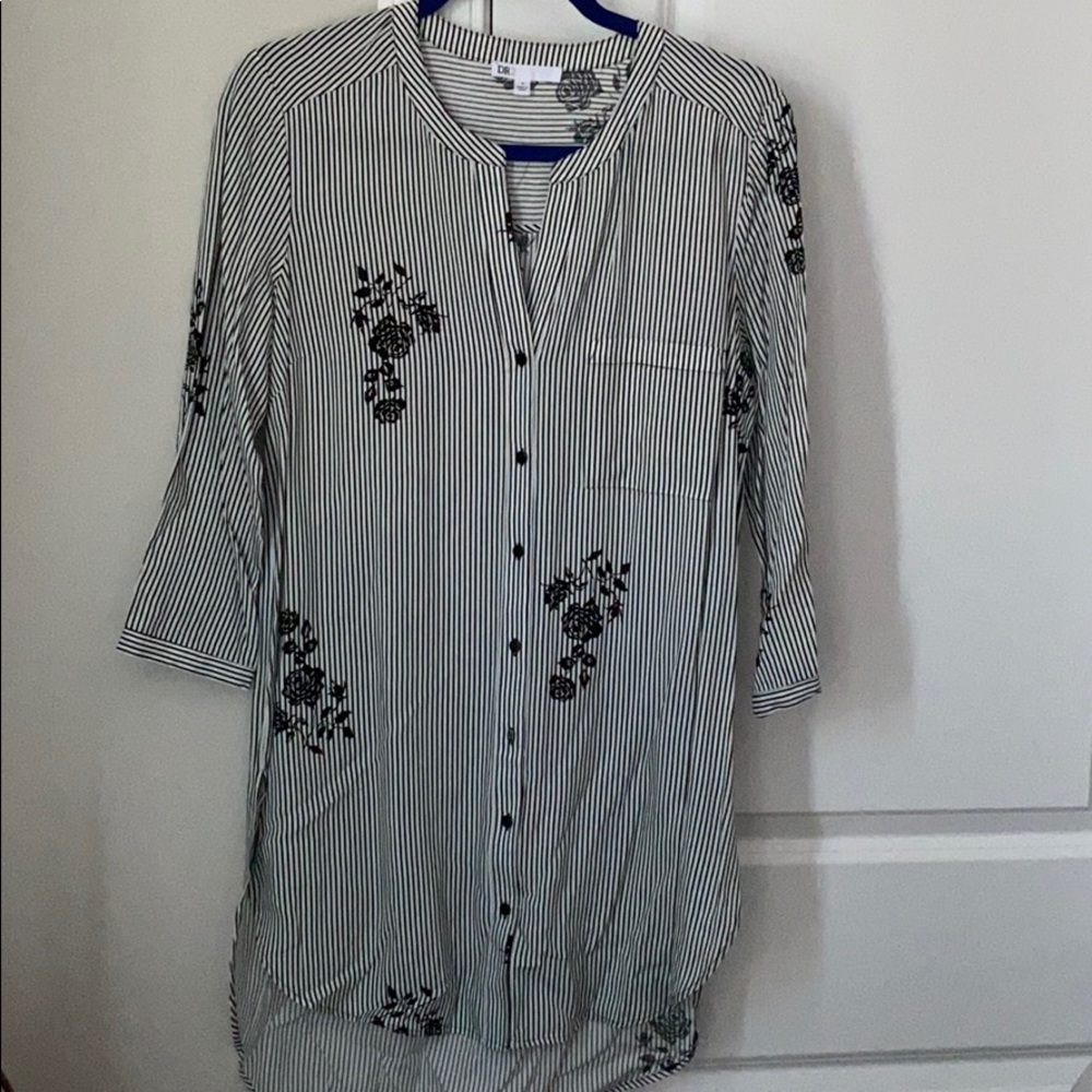 Black and white button down tunic